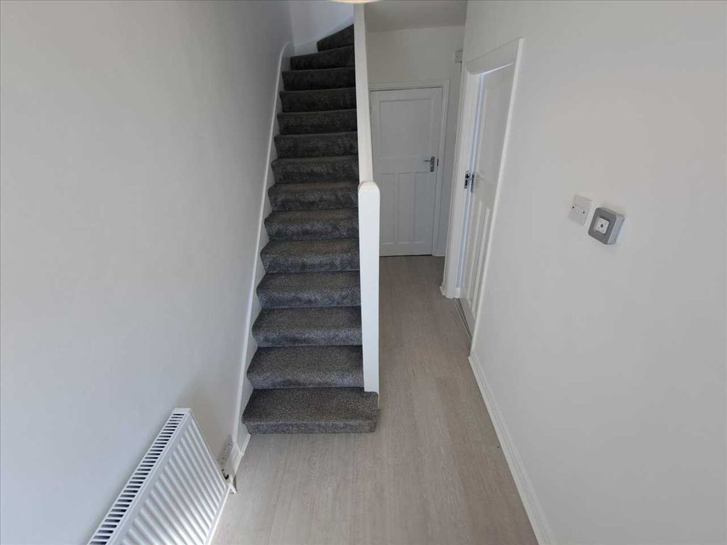 Property photo 3 of 16 Hallway