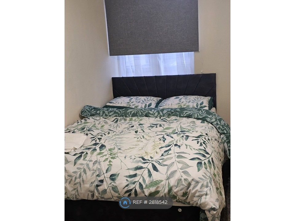 Property photo 2 of 17 Bedroom