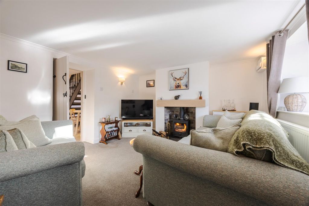 Property photo 3 of 15 Lounge