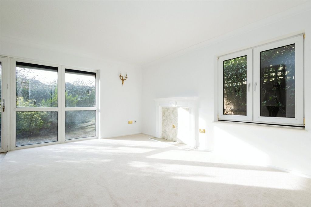 Property photo 2 of 17 Picture No. 32