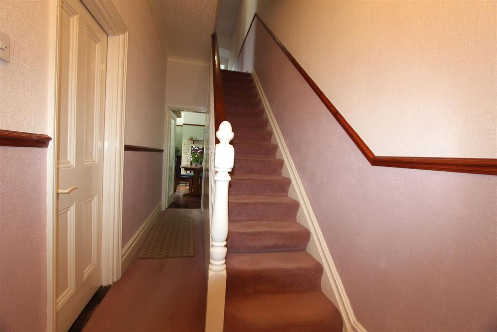 Property photo 2 of 21 Entrance Hall.Jpg