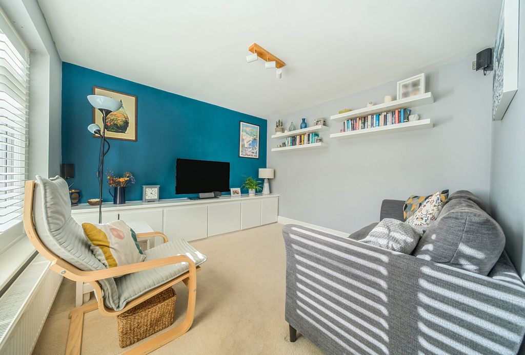 Property photo 3 of 18 Sitting Room