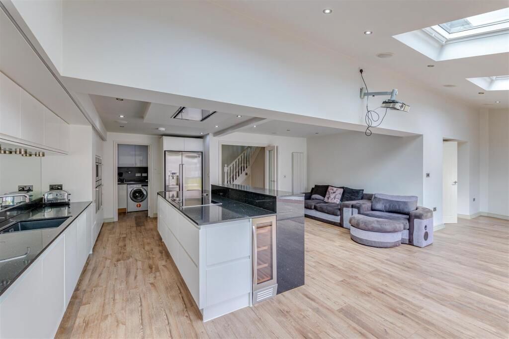 Property photo 3 of 46