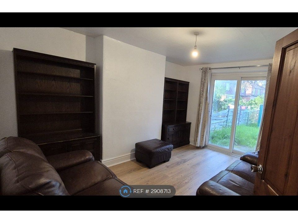 Property photo 3 of 14 Garden-Facing Living Room