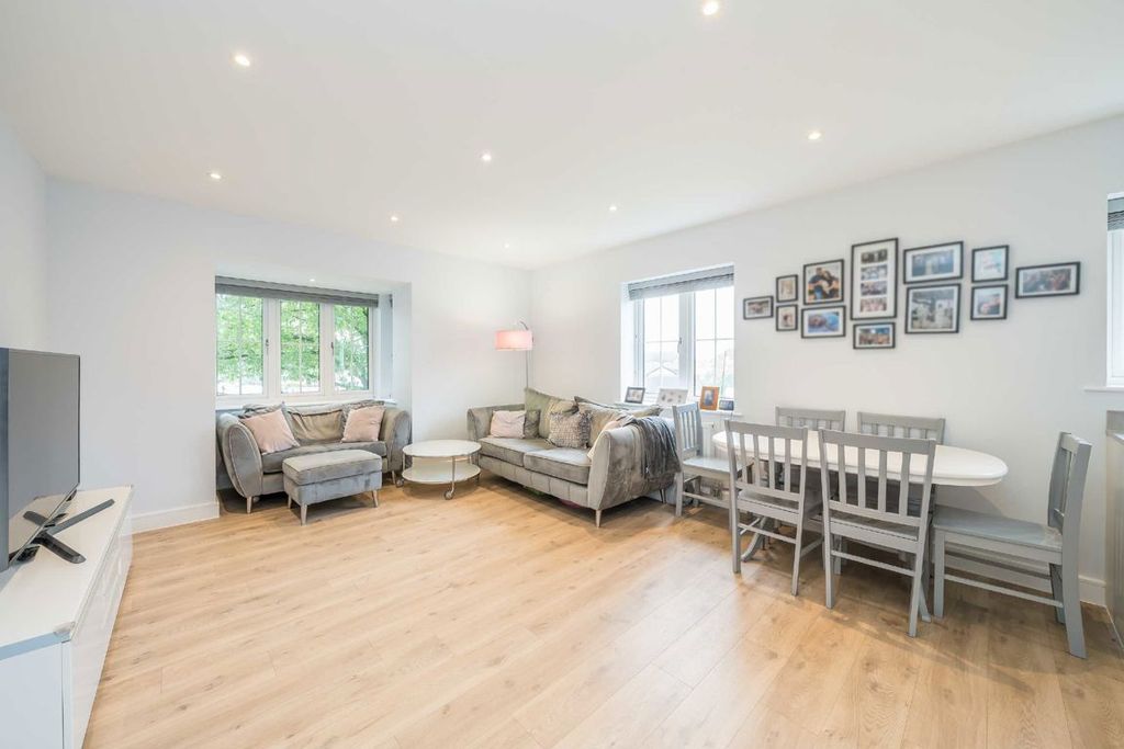 Property photo 2 of 5