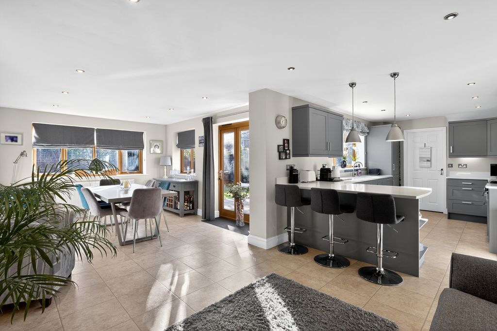 Property photo 2 of 20 Kitchen/Family Room