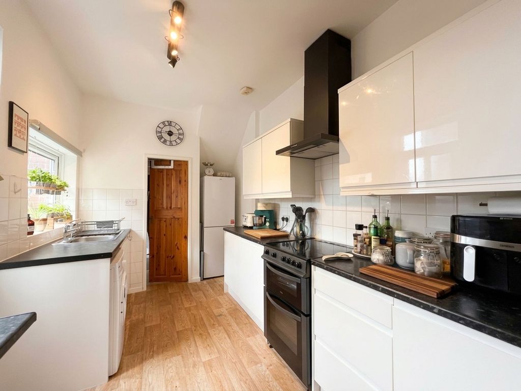 Property photo 3 of 7 Kitchen
