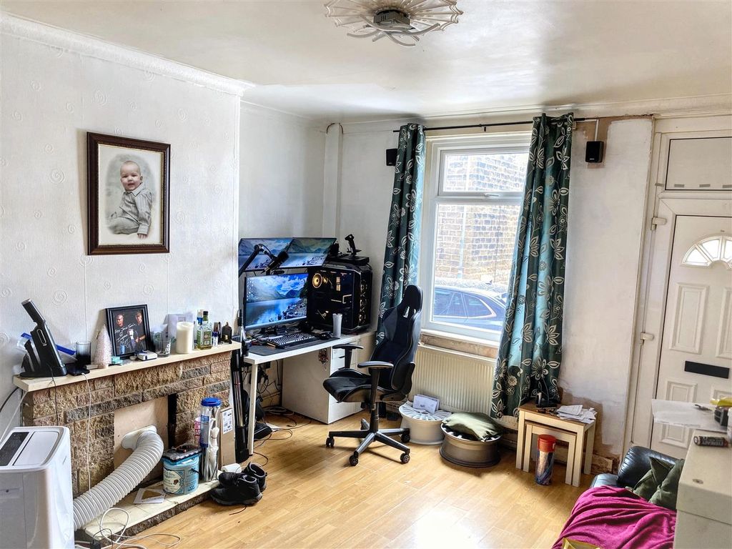 Property photo 2 of 9 20260526034504_20260523-Interior-17-M2Ox5G6Xxq55Yi
