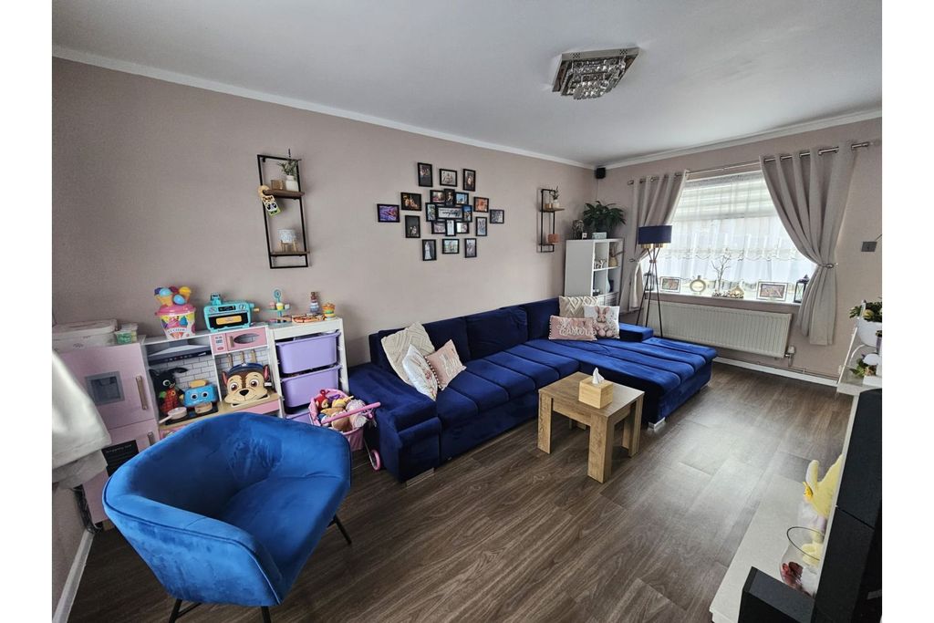 Property photo 3 of 21