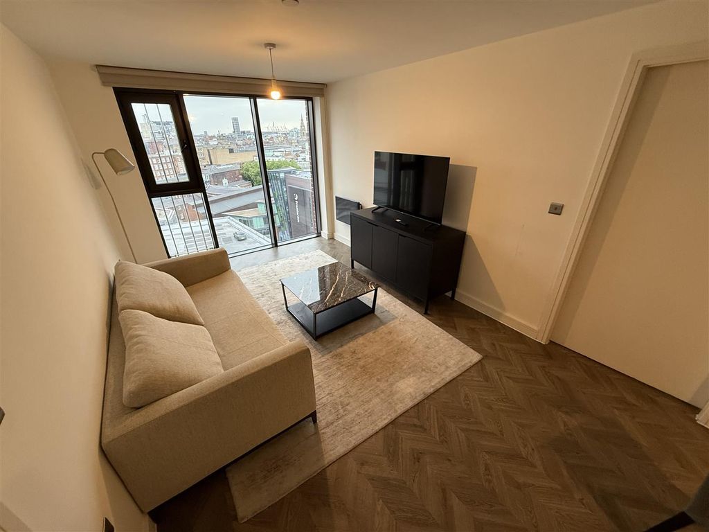 Property photo 3 of 10 Lounge