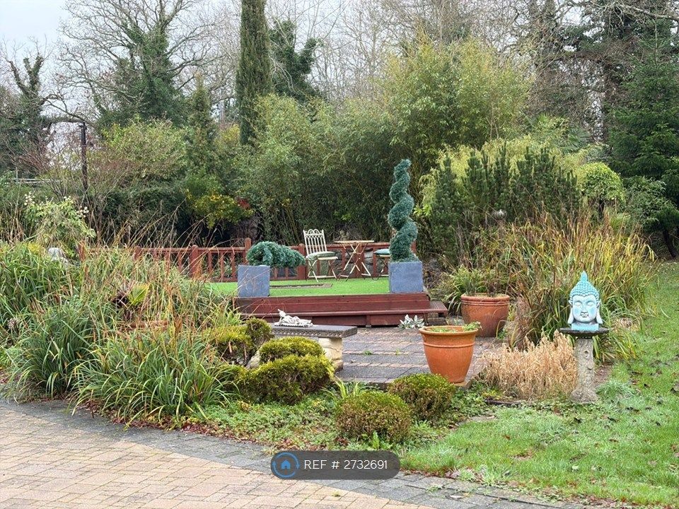 Property photo 2 of 8 Front Garden