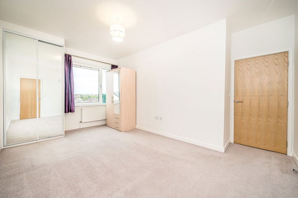 Property photo 3 of 4