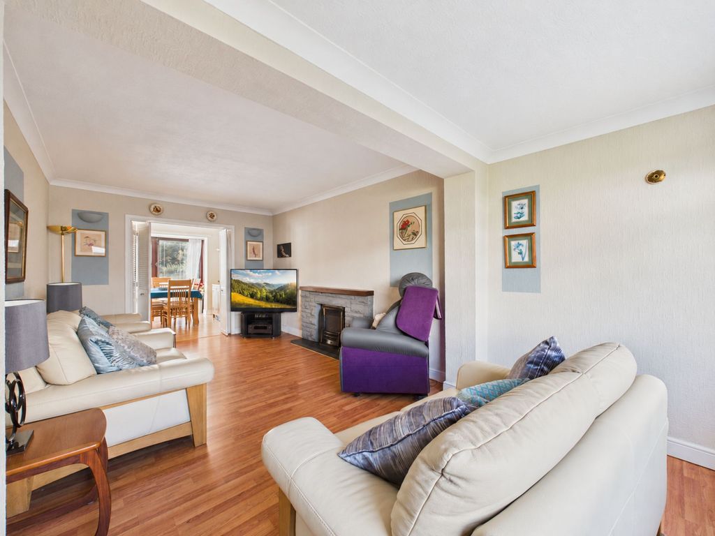 Property photo 2 of 19 Lounge
