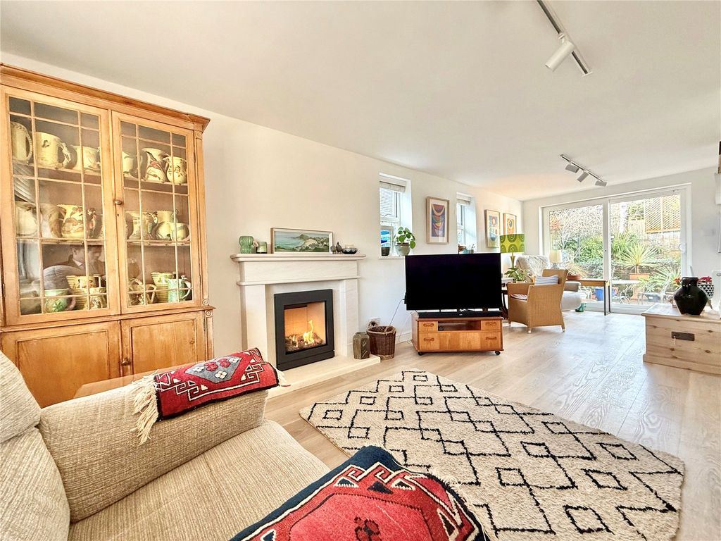 Property photo 2 of 23 Picture No. 18