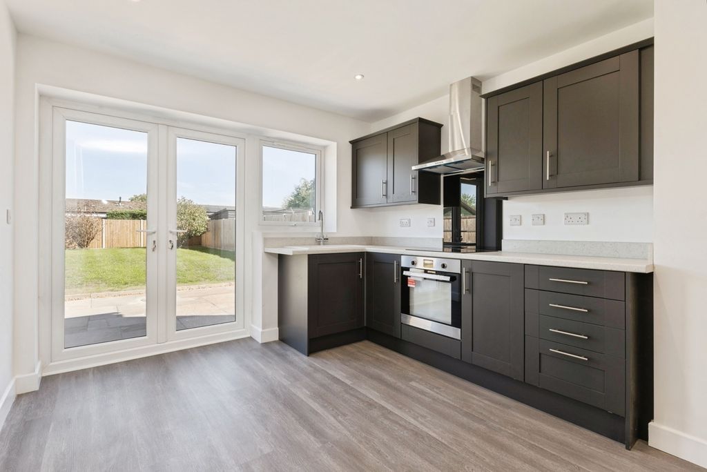 Property photo 2 of 23 Pbox-Img.Jpg