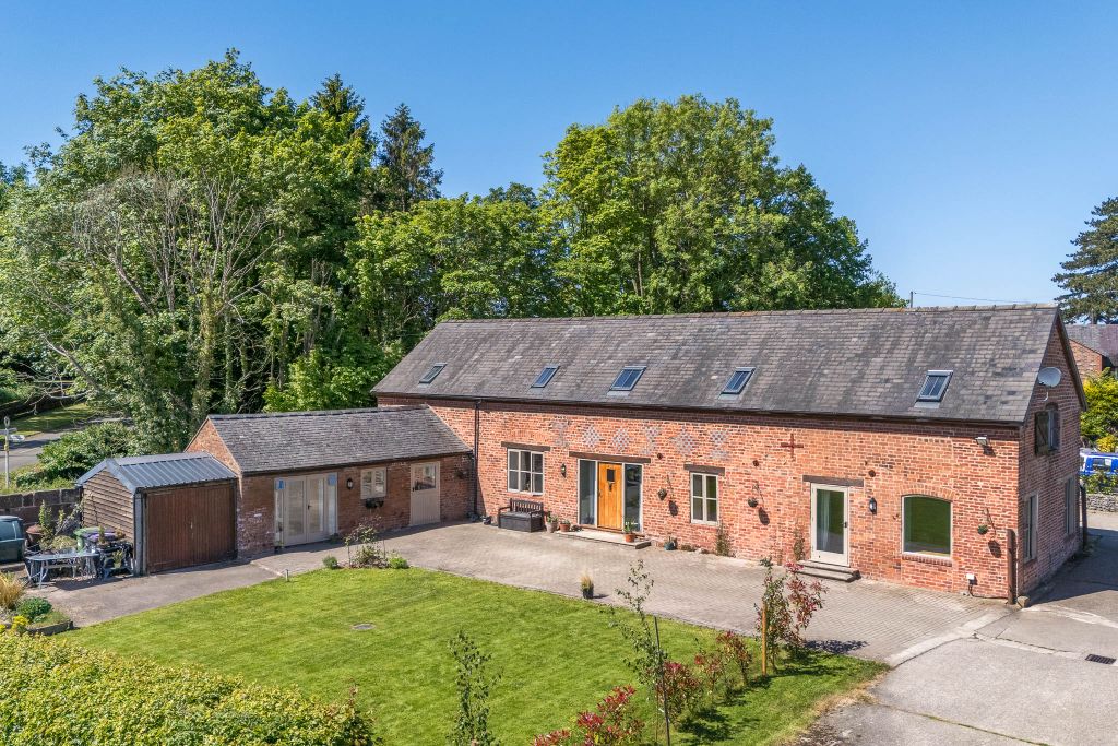 Property photo 1 of 24 Pandora Barn And Large Courtyard Garden