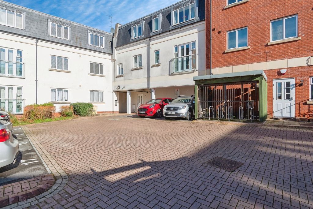 Property photo 2 of 16