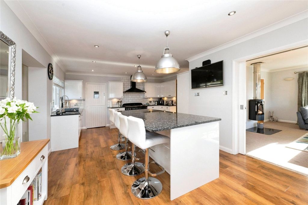 Property photo 2 of 19 Kitchen