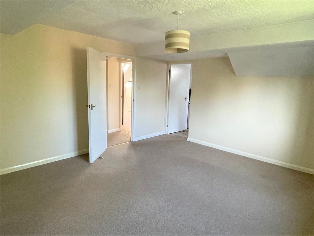 Property photo 3 of 6 Living Room Bishop.Jpg