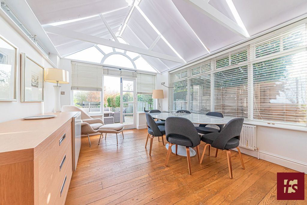 Property photo 3 of 32