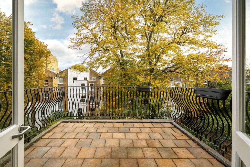 Property photo 3 of 8 Terrace