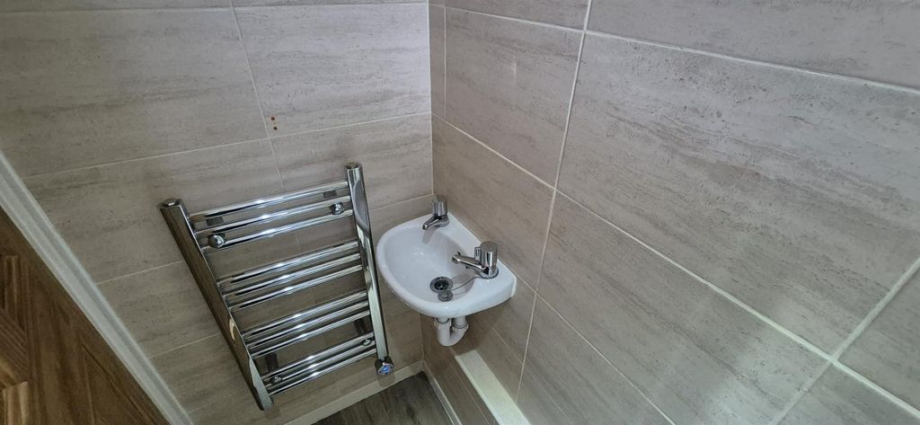 Property photo 3 of 14 215E3F9E-8d41-4Dec-B369-01E717080E40.Jpeg