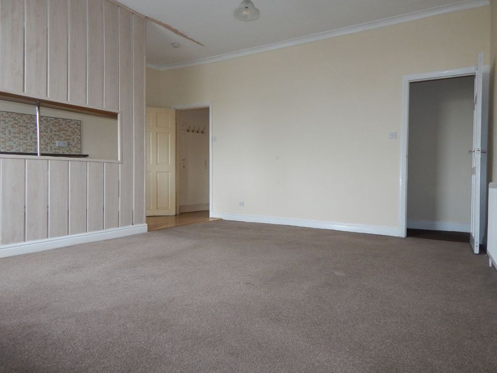 Property photo 1 of 11 Living Room