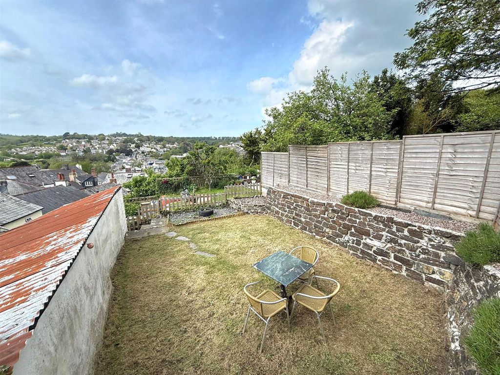 Property photo 2 of 18 Garden.Jpg