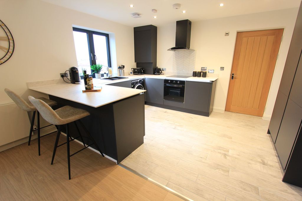 Additional image 4 of 2 bed flat to rentFlat, Cabot Mews, Braemar Avenue, Bristol BS7