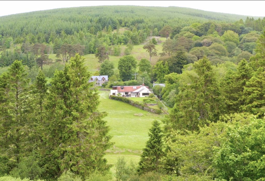 Property photo 2 of 25