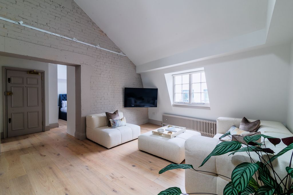 Property photo 1 of 29 Shelton_Street_04