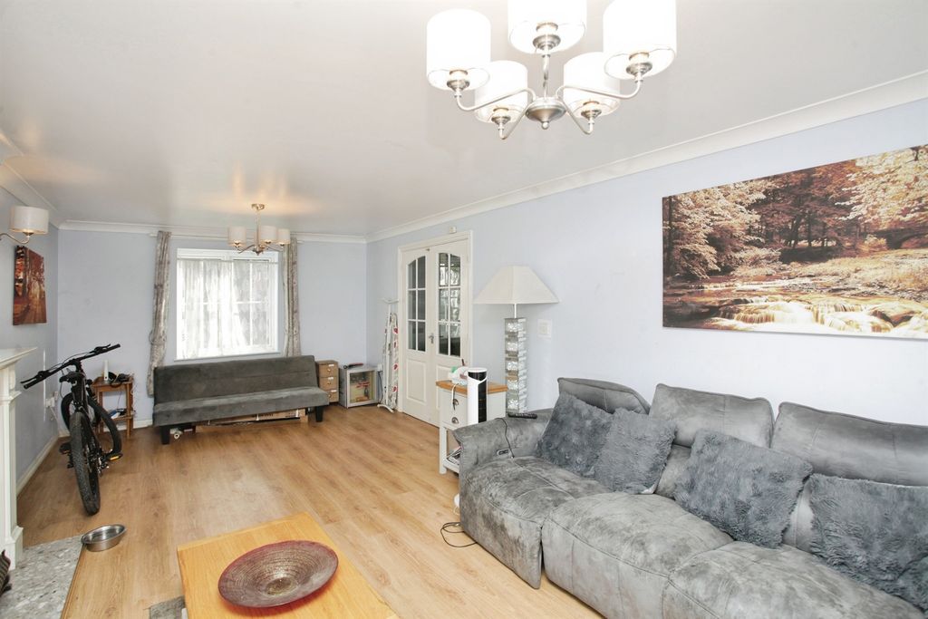 Property photo 2 of 23