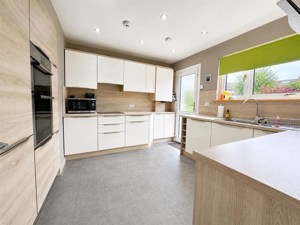 Property photo 3 of 17 Kitchen/Dining