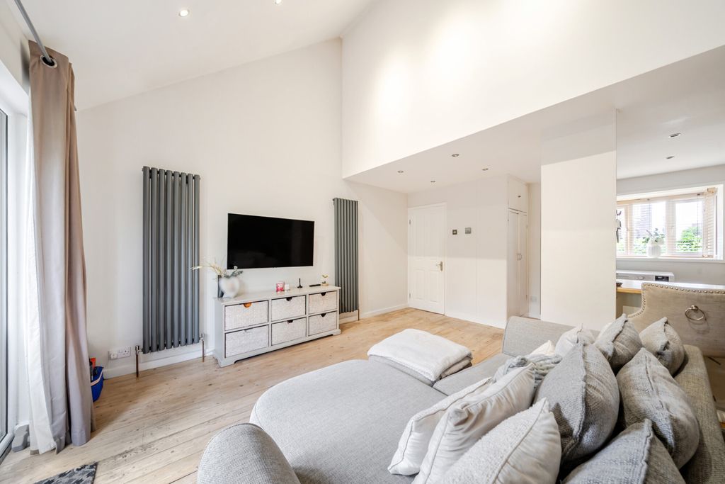 Property photo 2 of 16 1455159-9-6A02060...