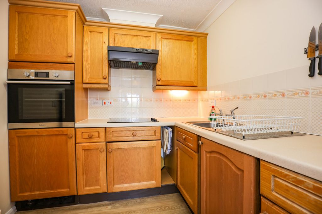 Property photo 3 of 18 Kitchen