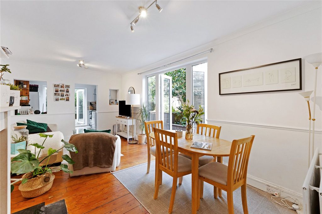 Property photo 3 of 13 Reception