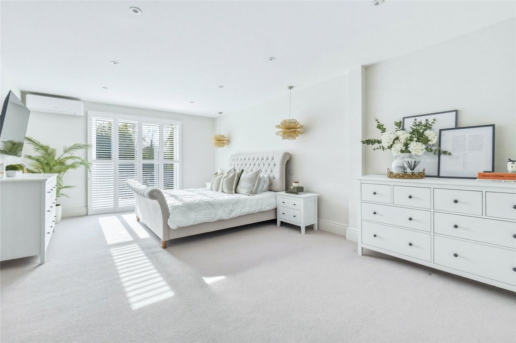 Additional image 12 of 5 bed detached house for saleThe Crescent, Loughton, Essex IG10