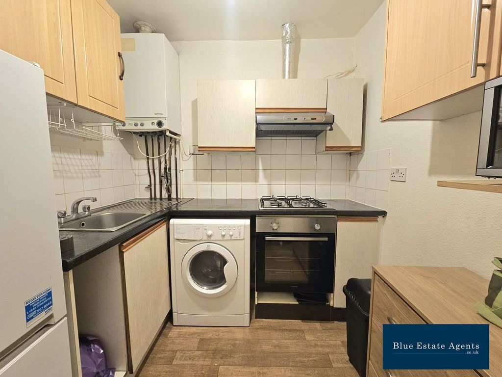 Property photo 3 of 7 Kitchen