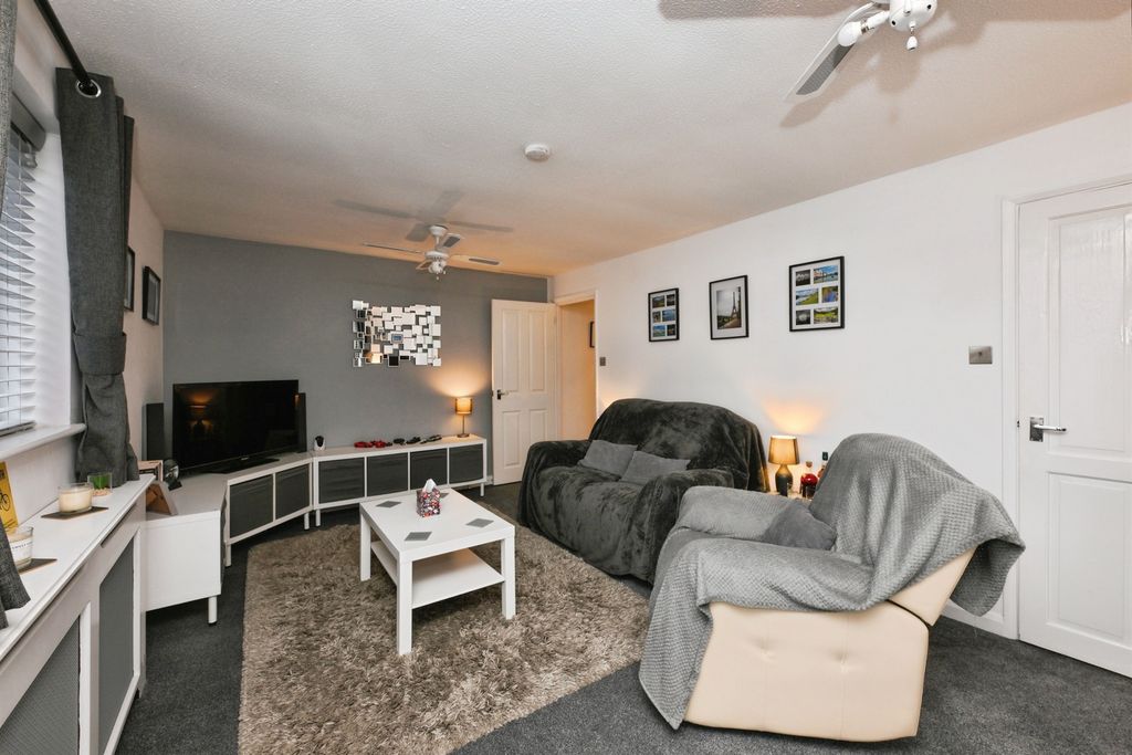 Property photo 3 of 24