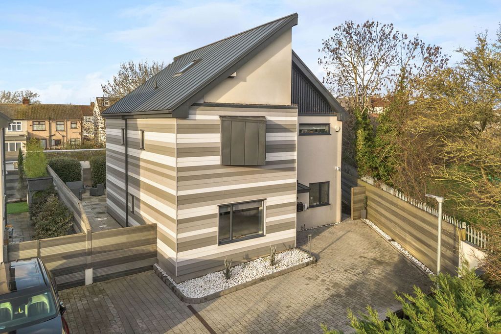 Property photo 1 of 44