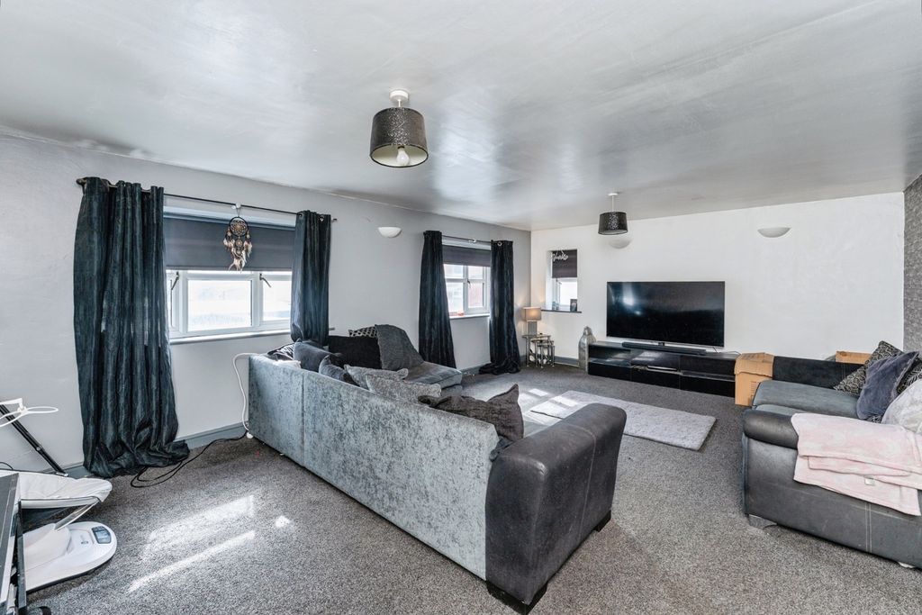 Property photo 2 of 21 Pbox-Img.Jpg