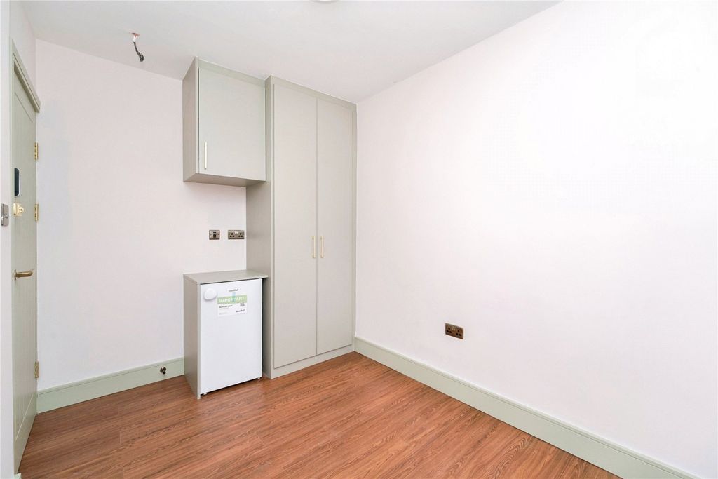 Property photo 1 of 14 Bedroom