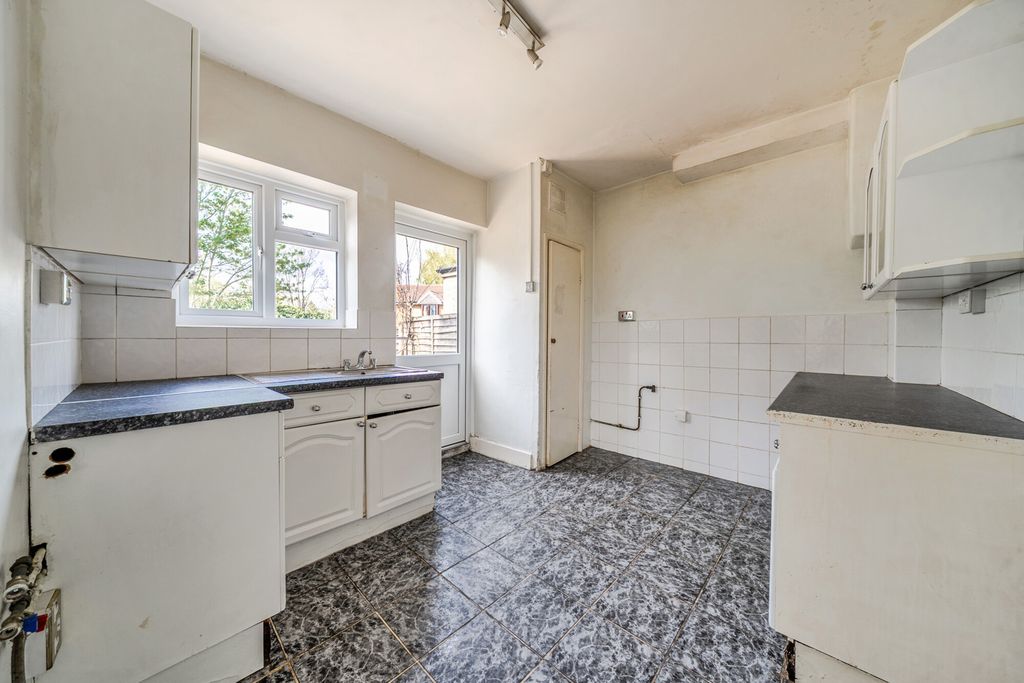 Property photo 3 of 13 1447547-4-69E0E91...