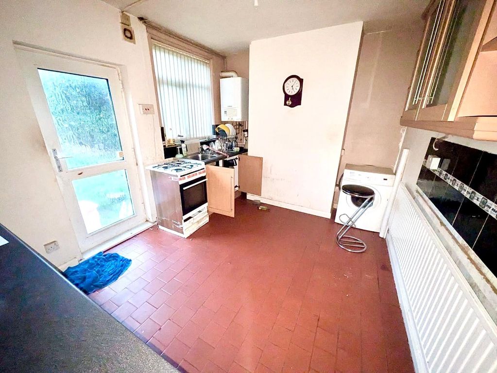 Property photo 3 of 7 Kitchen