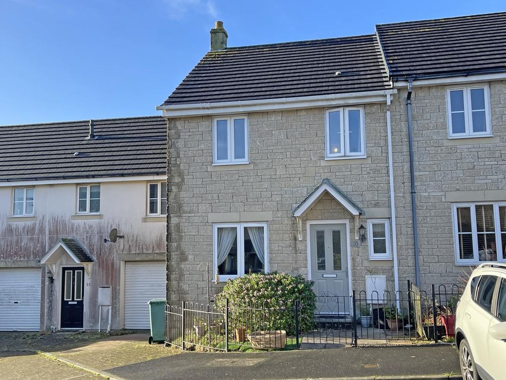 Property photo 1 of 18 Lady Fern Road 35 - Front.Jpg