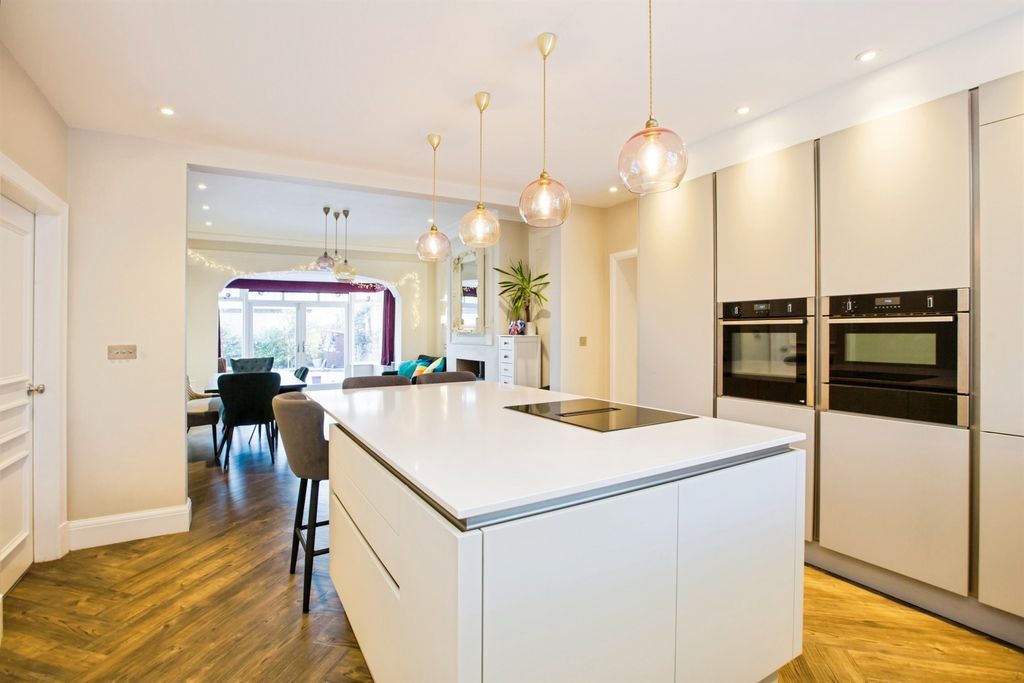 Property photo 3 of 25