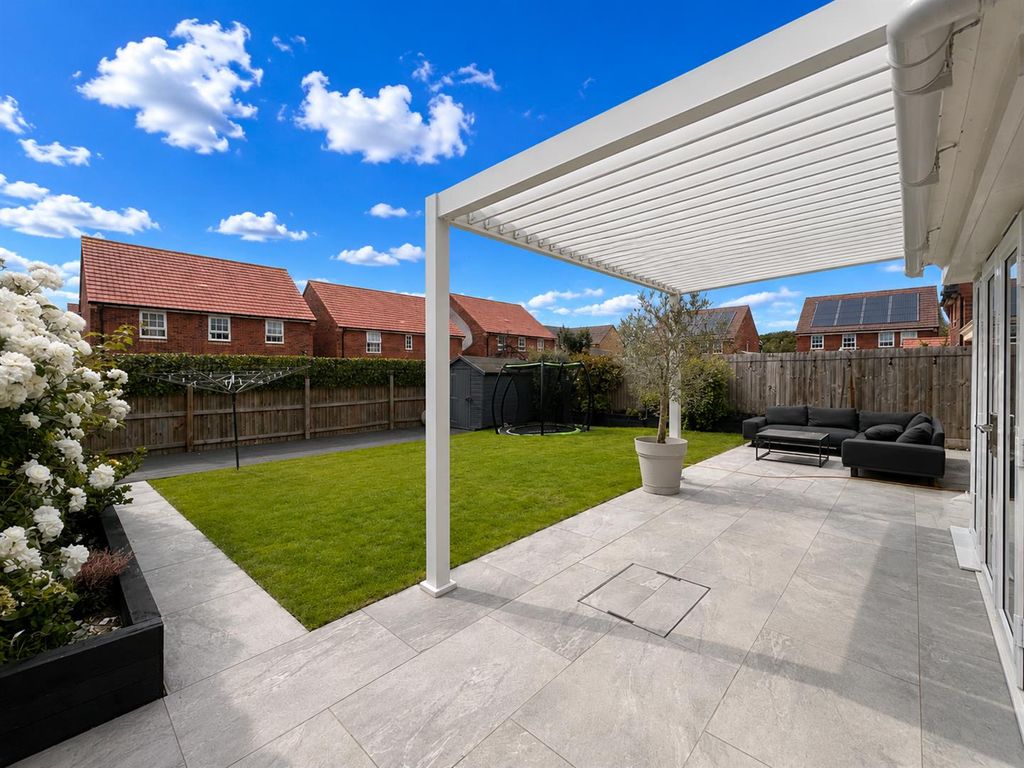 Property photo 2 of 26 204E72A6-7Fd3-4F4C-928E-174CE126Bfb0.Png
