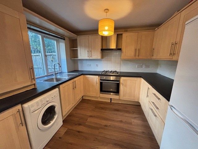 Property photo 3 of 8 Kitchen