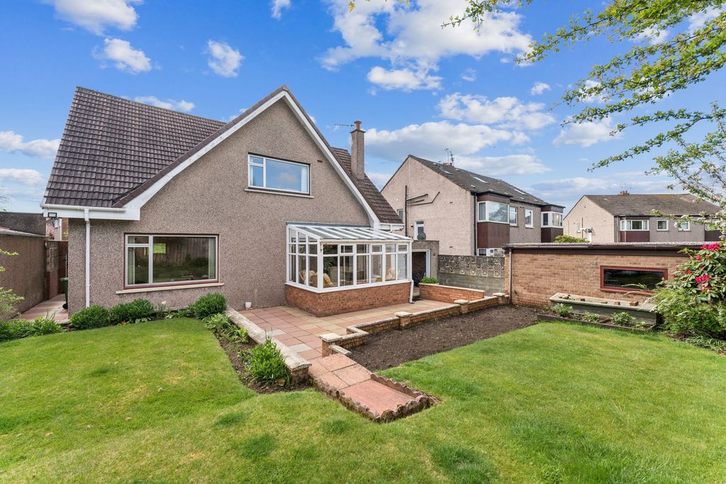 Property photo 2 of 32