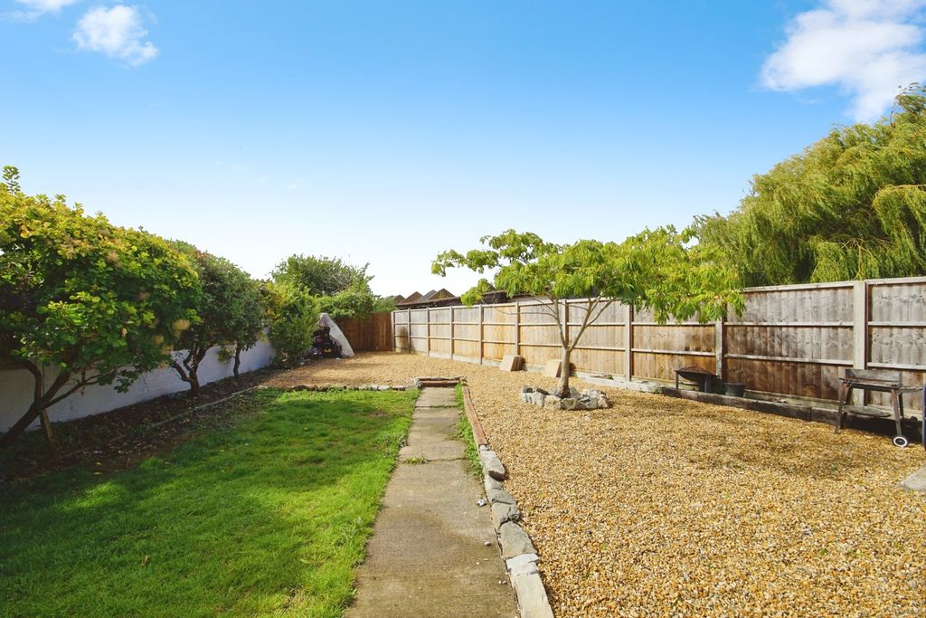 Property photo 3 of 17 Garden